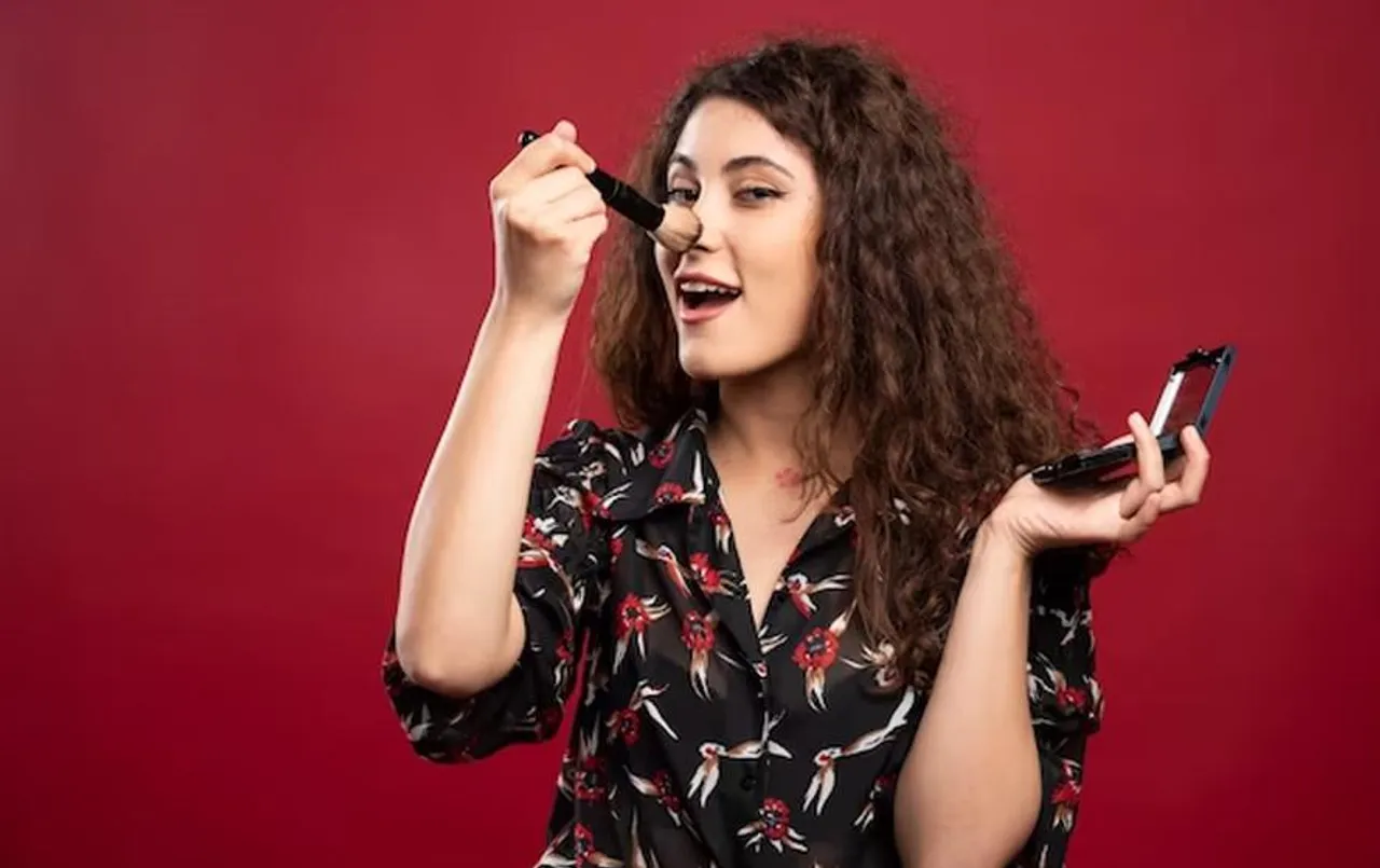 Diwali Party Makeup Look: दिवाली पार्टी में इन टिप्स से पूरी तरह बदले अपना लुक, लगेंगे एकदम परफेक्ट