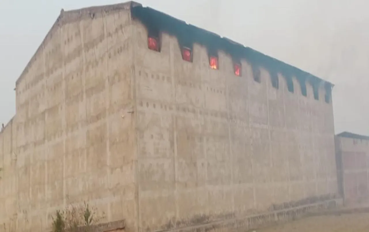 Surajpur News : दमकल कर्मचारी को लगा करंट, सूरजपुर के ग्राम उच्चडीह बसदेई में लगी भीषण आग