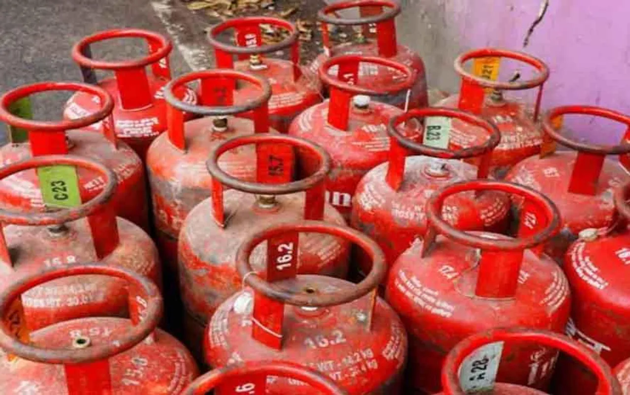 Hike in Gas-Cylinder Price: आम आदमी को झटका, गैस सिलेंडर की कीमत बढ़ी, जानें नया रेट