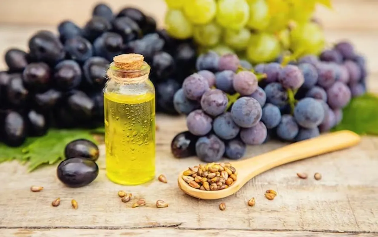 Grapeseed Oil Benefit: बालों की सेहत के लिए बहुत ही अच्छा होता है अंगूर के बीज का तेल, जानिए