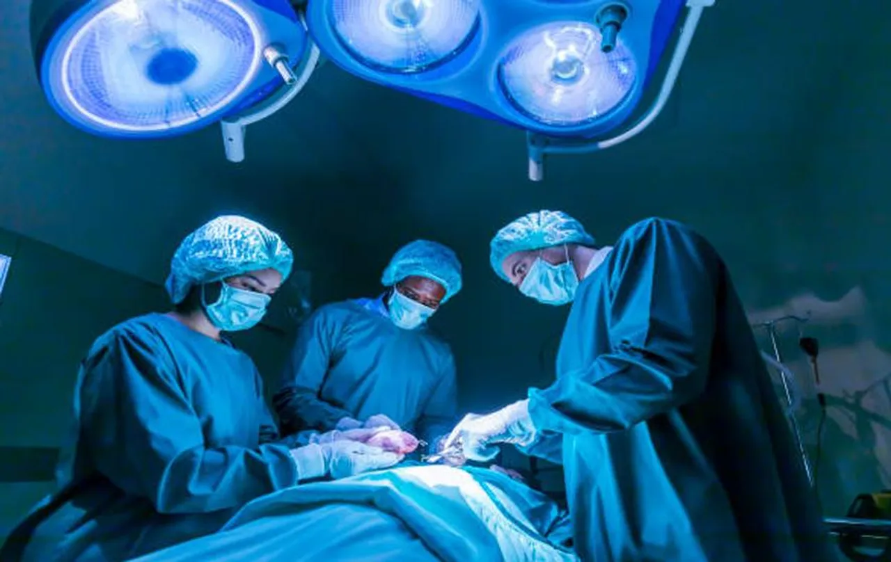 Blood Less Heart Transplant: एशिया में पहली बार भारतीय डॉक्टरों का कमाल, मरीज को ब्लड चढ़ाए बिना हार्ट ट्रांसप्लांट, इस शहर में हुई कामयाब सर्जरी