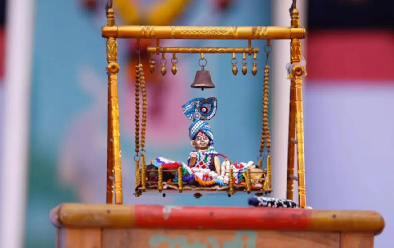 Krishna Janmashtami 2023: अपने घर पर ही बालगोपाल के लिए बनाएं सुंदर पालना, याद रखें ये खास टिप्स