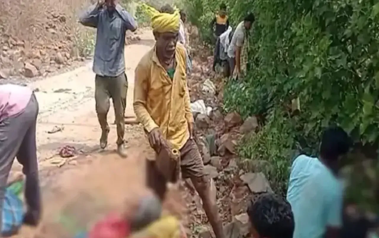 कवर्धा पिकअप हादसा: मृतकों के परिजनों को मिली 5-5 लाख की सहायता राशि, भावना बोहरा ने ली 24 बच्चों की जिम्मेदारी