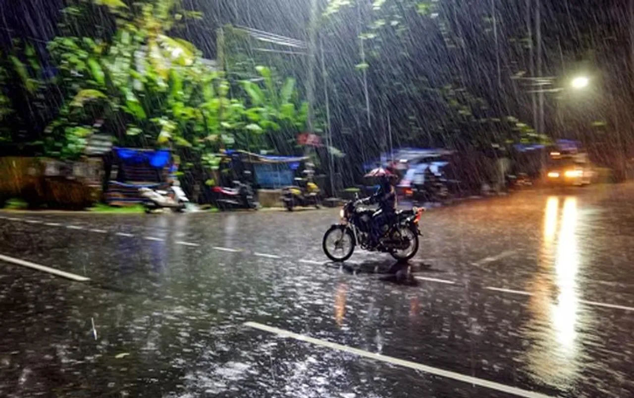 Kerala Heavy Rain: शहर के कई हिस्सों में भारी बारिश का अलर्ट, आईएमडी ने जारी किए अनुमान