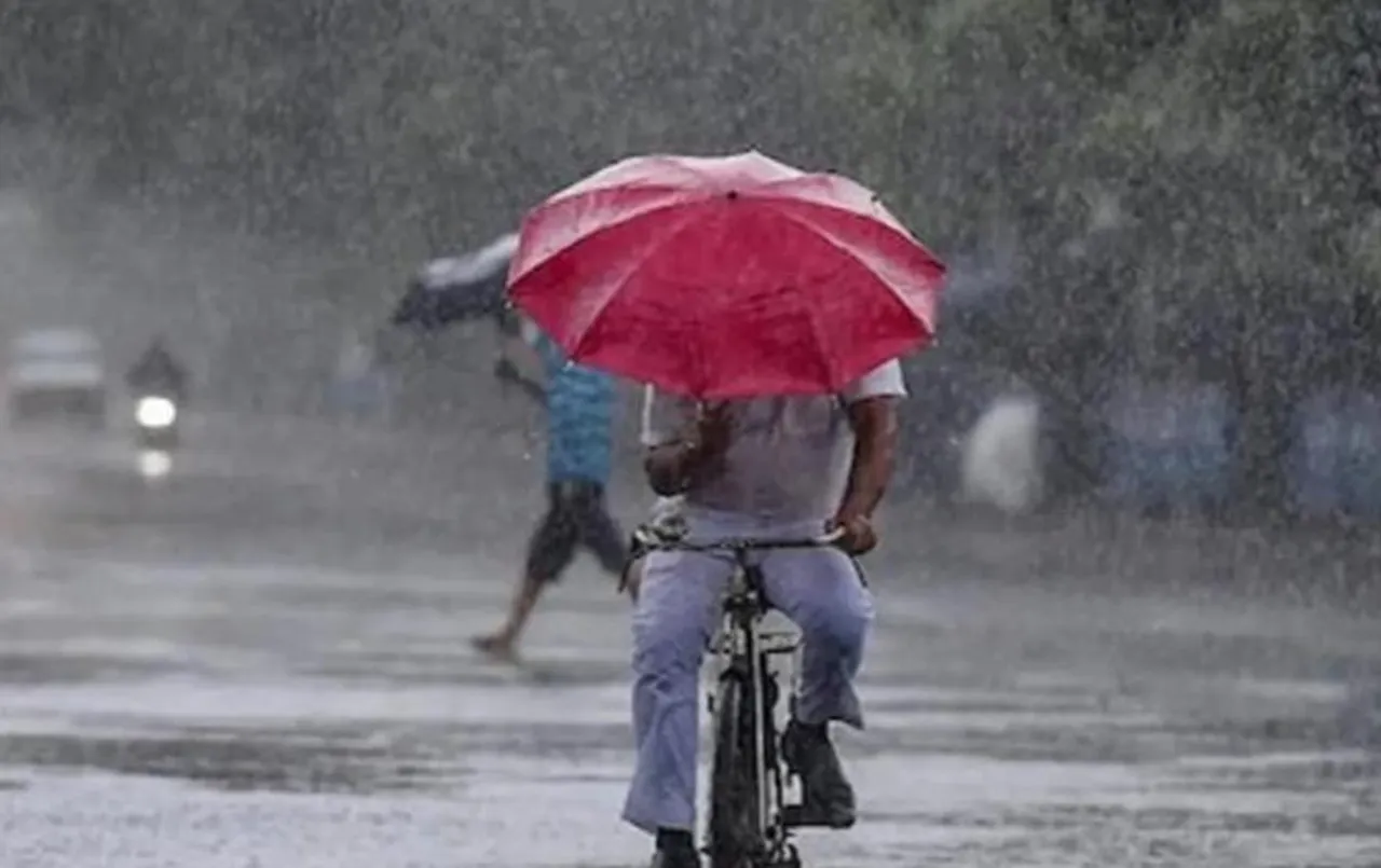 Kerla Rain: केरल में मूसलाधार बारिश जारी, कई इलाकों में जनजीवन ठप