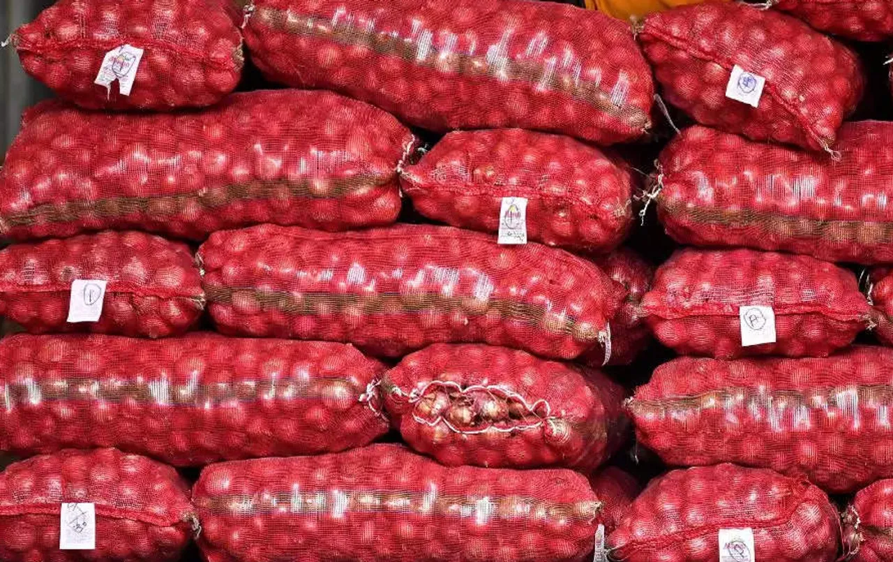 Export Tax on Onions: आज से प्याज के निर्यात पर लगेगा 40% शुल्क, इन 6 पड़ोसी देशों को छूट