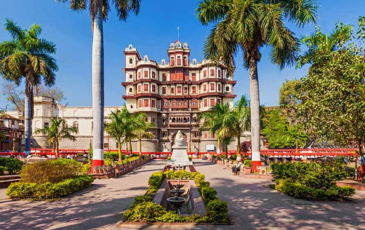 Places to Visit in Indore: देश के सबसे स्वच्छ शहर इंदौर में हैं तो जरूर घूमें ये 5 जगह