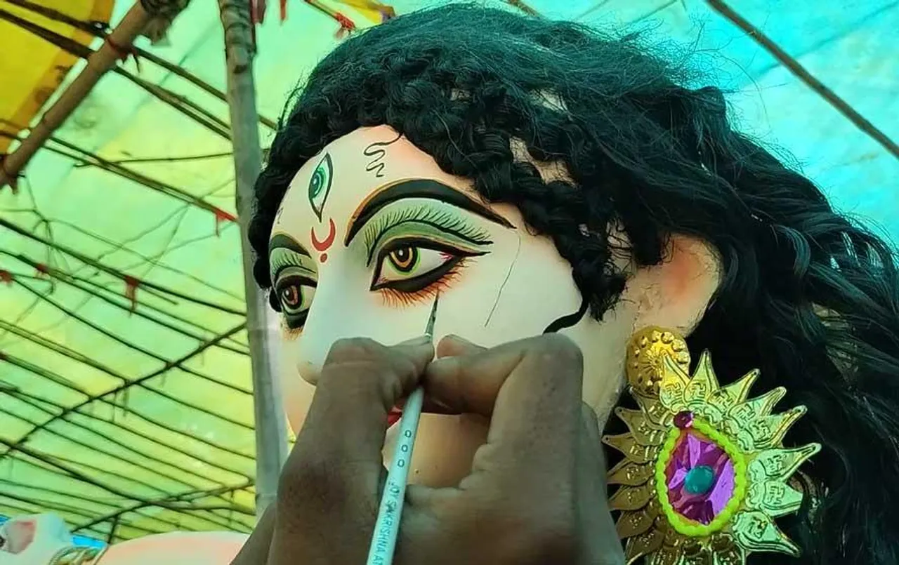 Navaratri 2023: देवी दुर्गा की प्रतिमा को अंतिम स्वरुप देने में जुटे कलाकार, छत्तीसगढ़ में नवरात्रि की तैयारियां जोरों पर