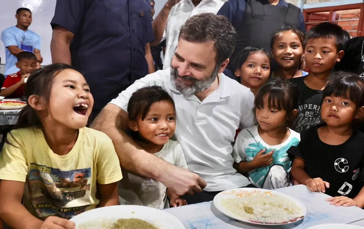 Rahul Gandhi in Manipur: मोइरांग राहत शिविर में पहुंचे कांग्रेस नेता राहुल गांधी, प्रभावित लोगों को दी हिम्मत