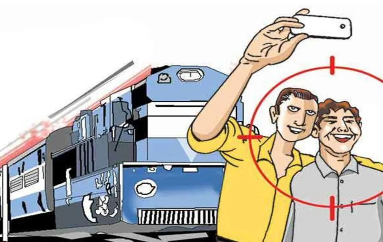 Indian Railway: रेलवे प्लेटफार्म पर सेल्फी लेने पर लगेगा भारी जुर्माना, यहां जानें क्या है प्रावधान