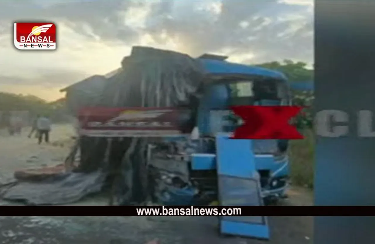 Shajapur Accident: शाजापुर में बस और ट्रक की भीषण टक्कर, 6 की मौत, 13 घायल