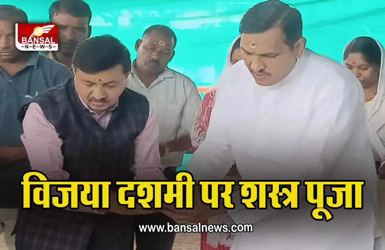 Shajapur News : विजया दशमी पर SP व कलेक्टर ने पुलिस लाइन में की शस्त्र पूजा