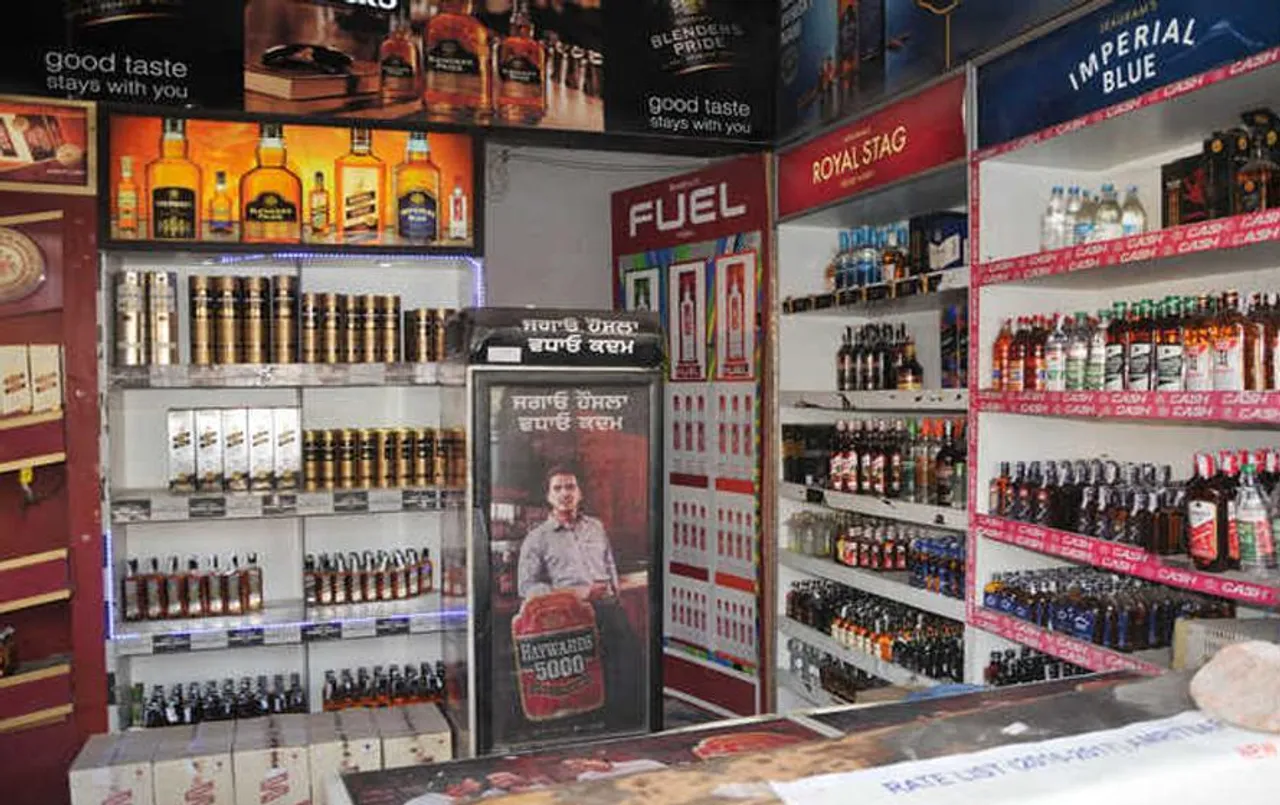 Liquor Sales Decline: दिल्ली में शराब के खुदरा कारोबार में भारी गिरावट, जानें क्या है वजह