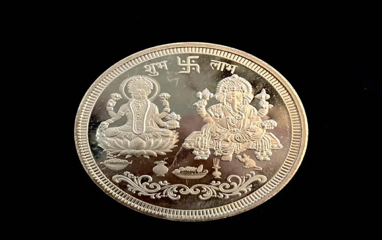 Silver Testing: खरीदने जा रहे हैं चांदी के सिक्के, तो ध्यान रखें ये 4 बातें, तुरंत करें असली और नकली की पहचान