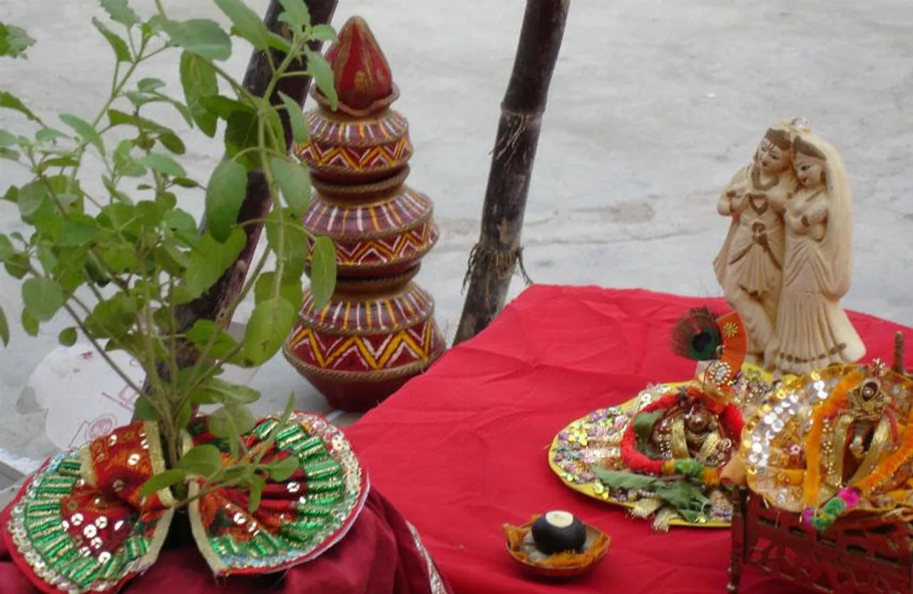 Tulsi Vivah 2023: देव उठनी एकादशी कल, करना न भूलें तुलसी से जुड़े ये उपाय, चमक उठेगा भाग्य