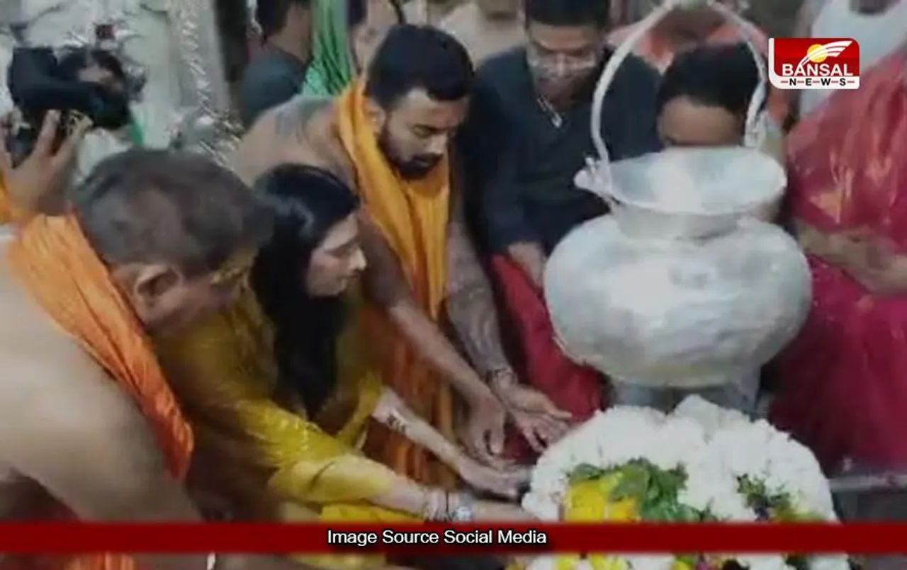 क्रिकेटर केएल राहुल पत्नी आथिया संग महाकाल की शरण में, भस्म आरती कर लिया बाबा का आशीर्वाद