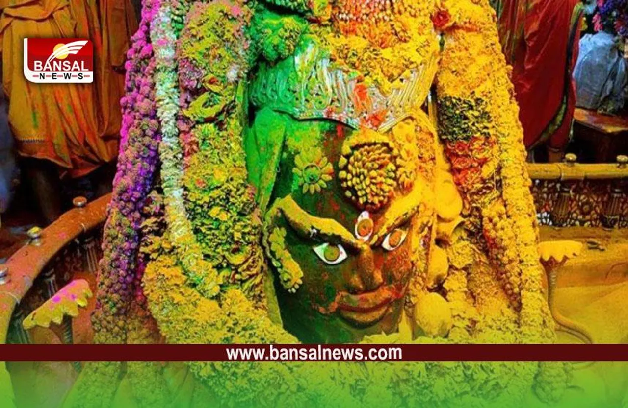 Ujjain Mahakal Holi 2023 : महाकाल मंदिर में हुआ होलिका दहन, बाबा संंग खिली होली,  देखें सुंदर वीडियो