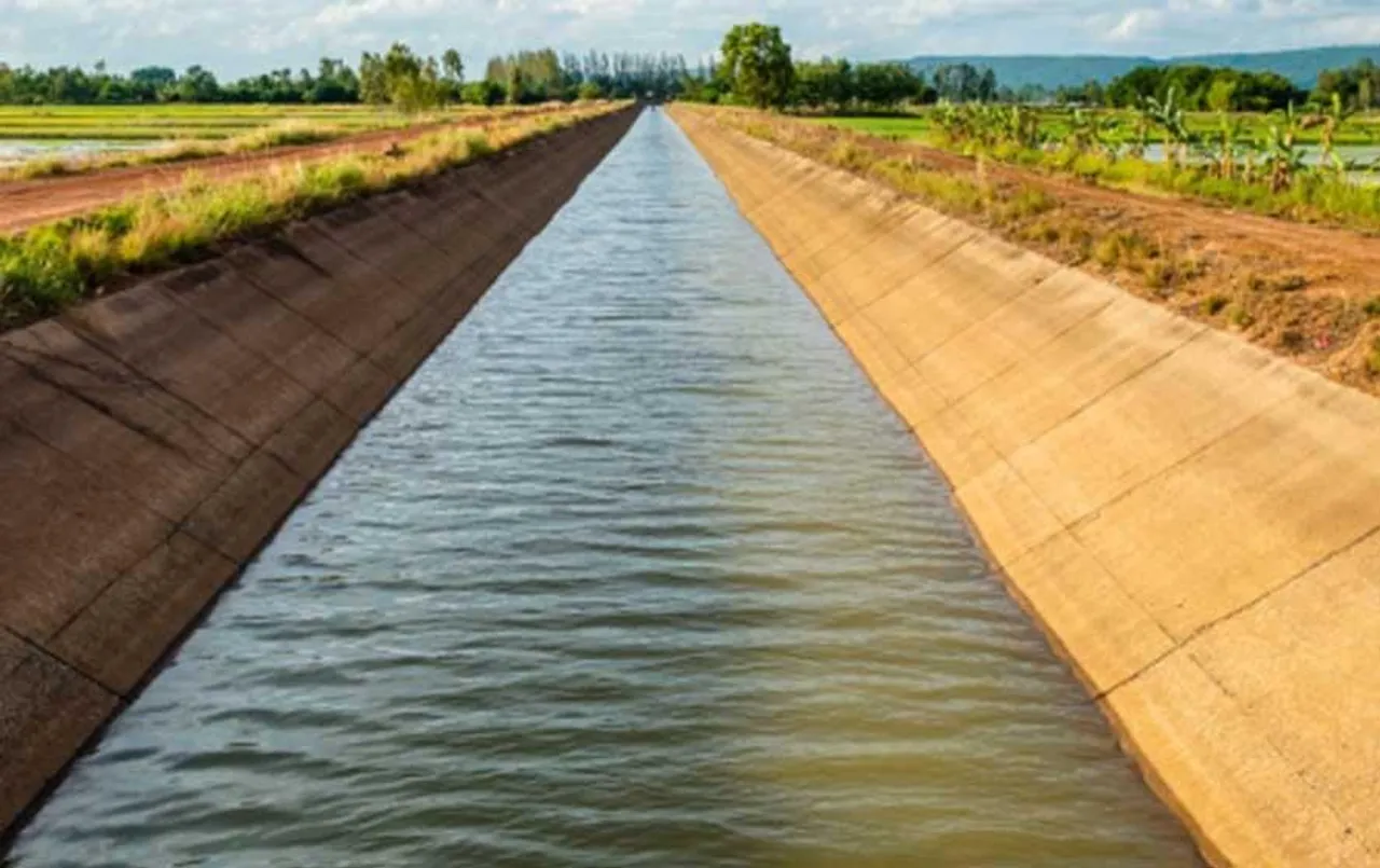 UP News: विंध्याचल दर्शन कर घर लौट रहे बच्ची सहित मोटरसाइकिल सवार दंपति गिरे नहर में, बच्‍ची अभी भी लापता