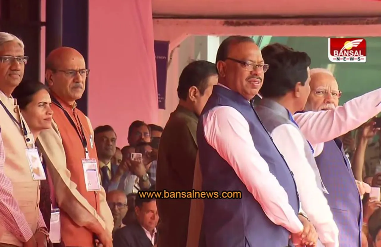 Vande Bharat Train: देश की छठी वंदे भारत एक्सप्रेस ट्रेन नागपुर से बिलासपुर के लिए रवाना, PM ने दिखाई हरी झंडी