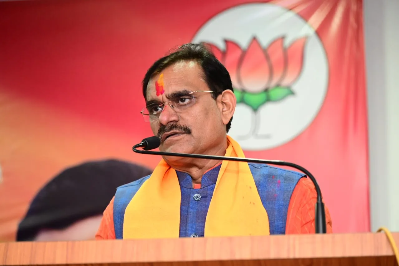 MP Election 2023: बीजेपी प्रदेश अध्यक्ष वीडी शर्मा ने क्यों कहा, महिलाओं से माफी मांगे प्रियंका गांधी