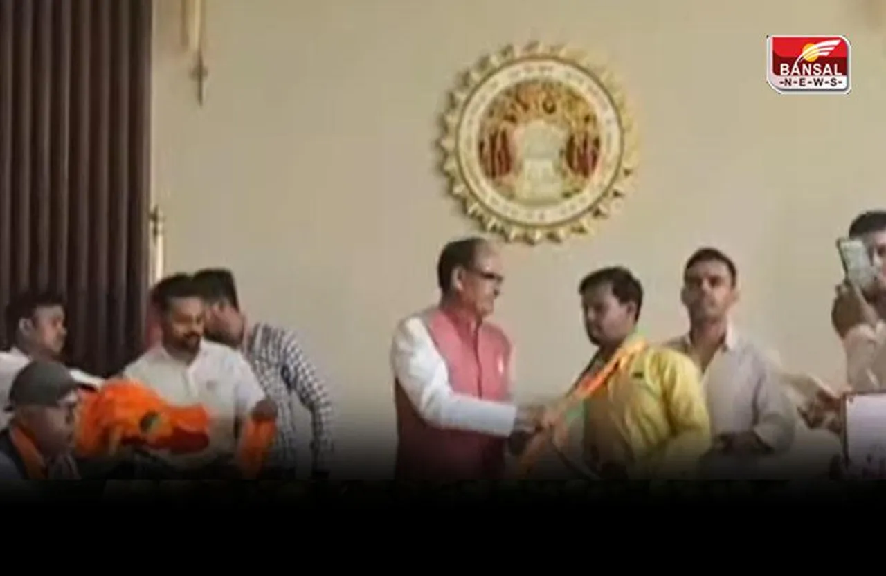 यूथ कांग्रेस के 30 मेंबर BJP में शामिल, सीएम ने गमछा पहनाकर किया स्वागत