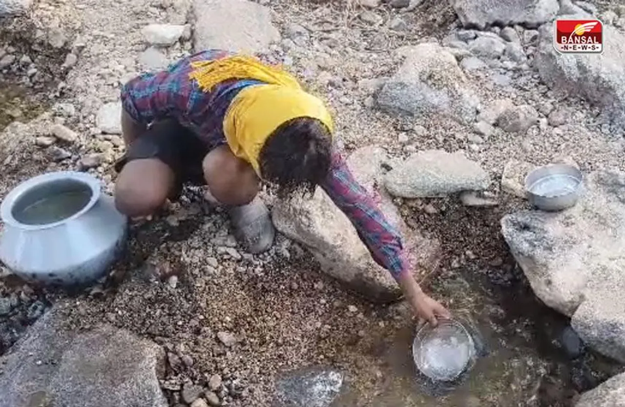 Kawardha Water Crisis: बूंद-बूंद पानी के लिए कड़ा संघर्ष कर रहे आदिवासी बैगा