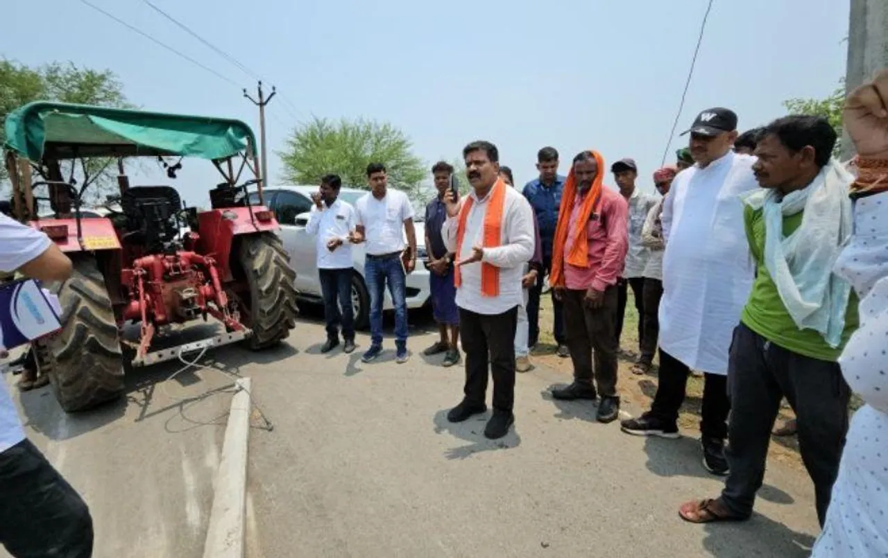 CG News: बिजली विभाग के कर्मचारियों की इस हरकत से गुस्साए डिप्टी CM विजय शर्मा, काफिला रुकवाकर लगाई फटकार