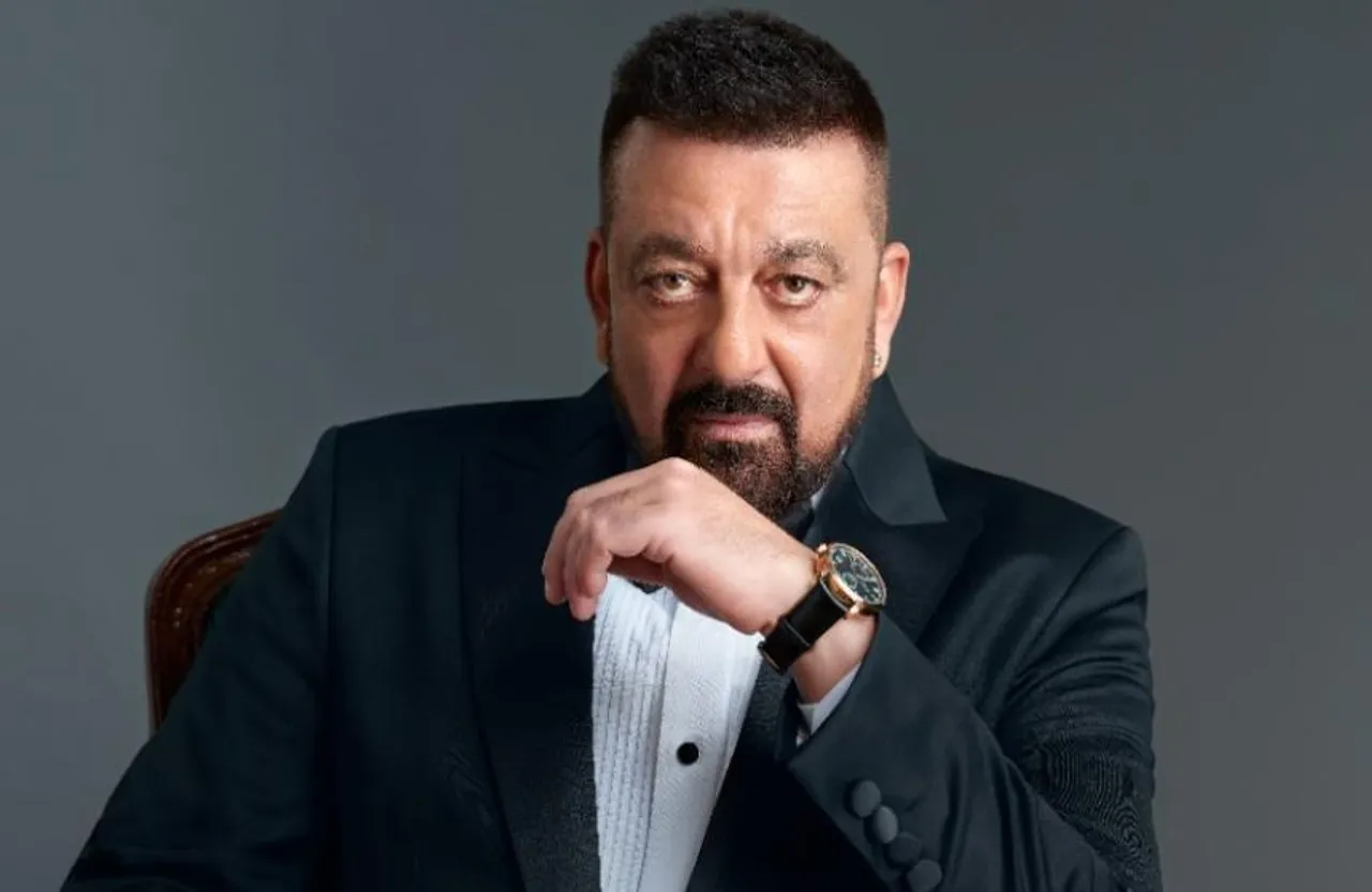 Sanjay Dutt Latest Look: सूट में झुमके और सिगार पीते नजर आए एक्टर संजय दत्त, देखें बर्थडे पर उनका नया फीचर