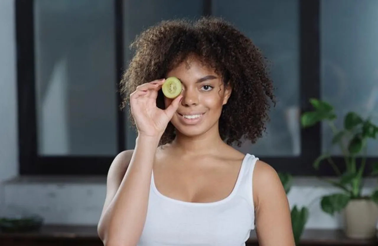 Food For Dark Circles: चेहरे के डार्क सर्कल्स से छुटकारा दिलाएगें ये 5 सूपरफूड, खाइए या फिर लगाइए