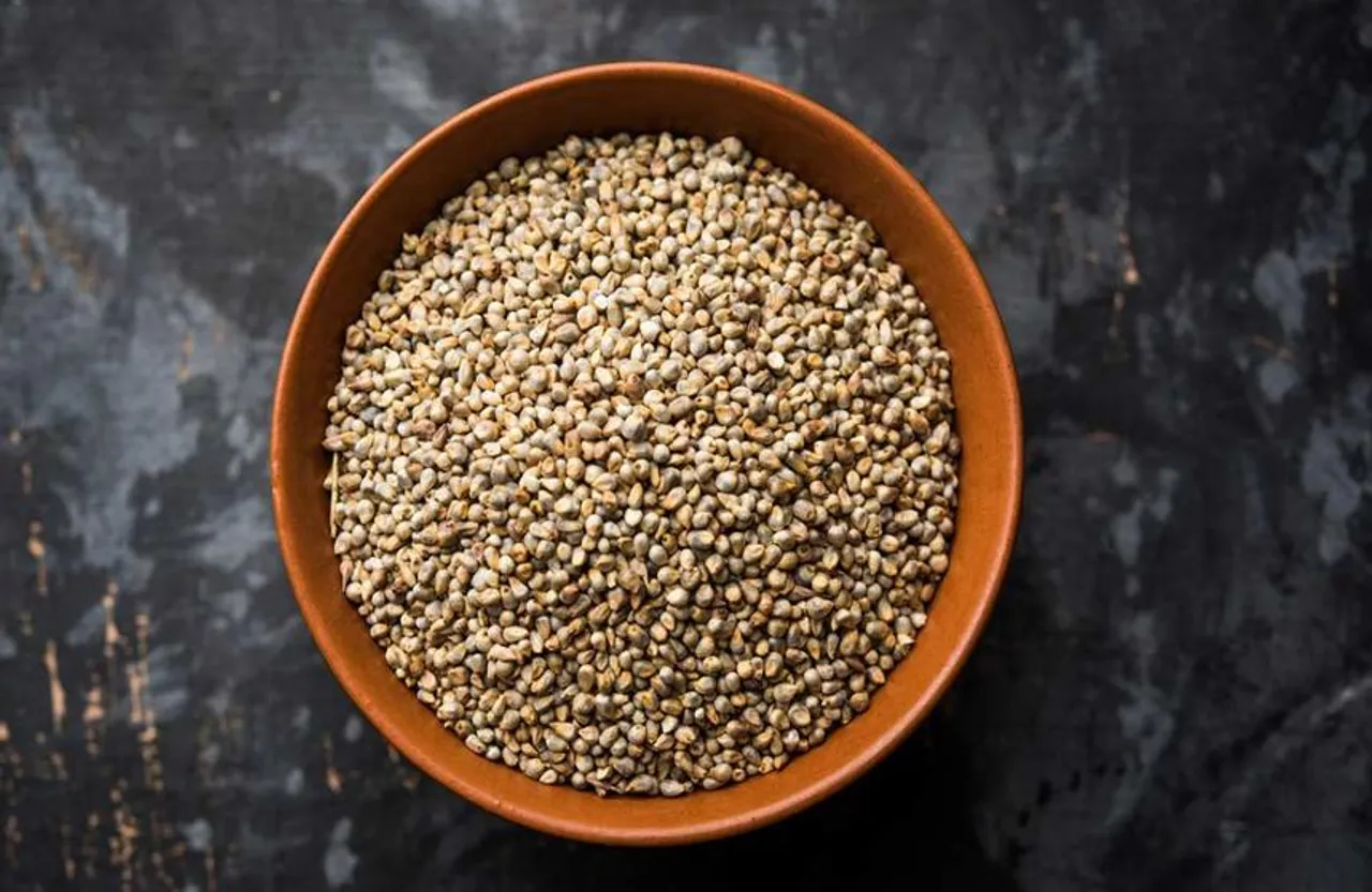 Millets Health Benefits: सिर्फ स्वाद ही नहीं सेहत में फायदेमंद है बाजरा, इन तरीकों से डाइट में करें शामिल
