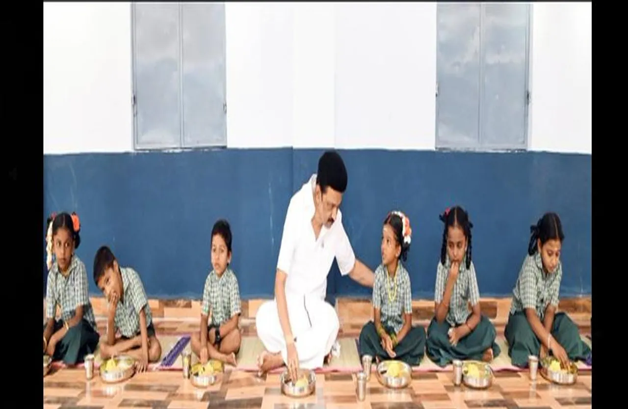 Tamil Nadu Breakfast Scheme: मुख्यमंत्री स्टालिन ने बच्चों को खाना परोसा और खाया, किया नाश्ता योजना का विस्तार