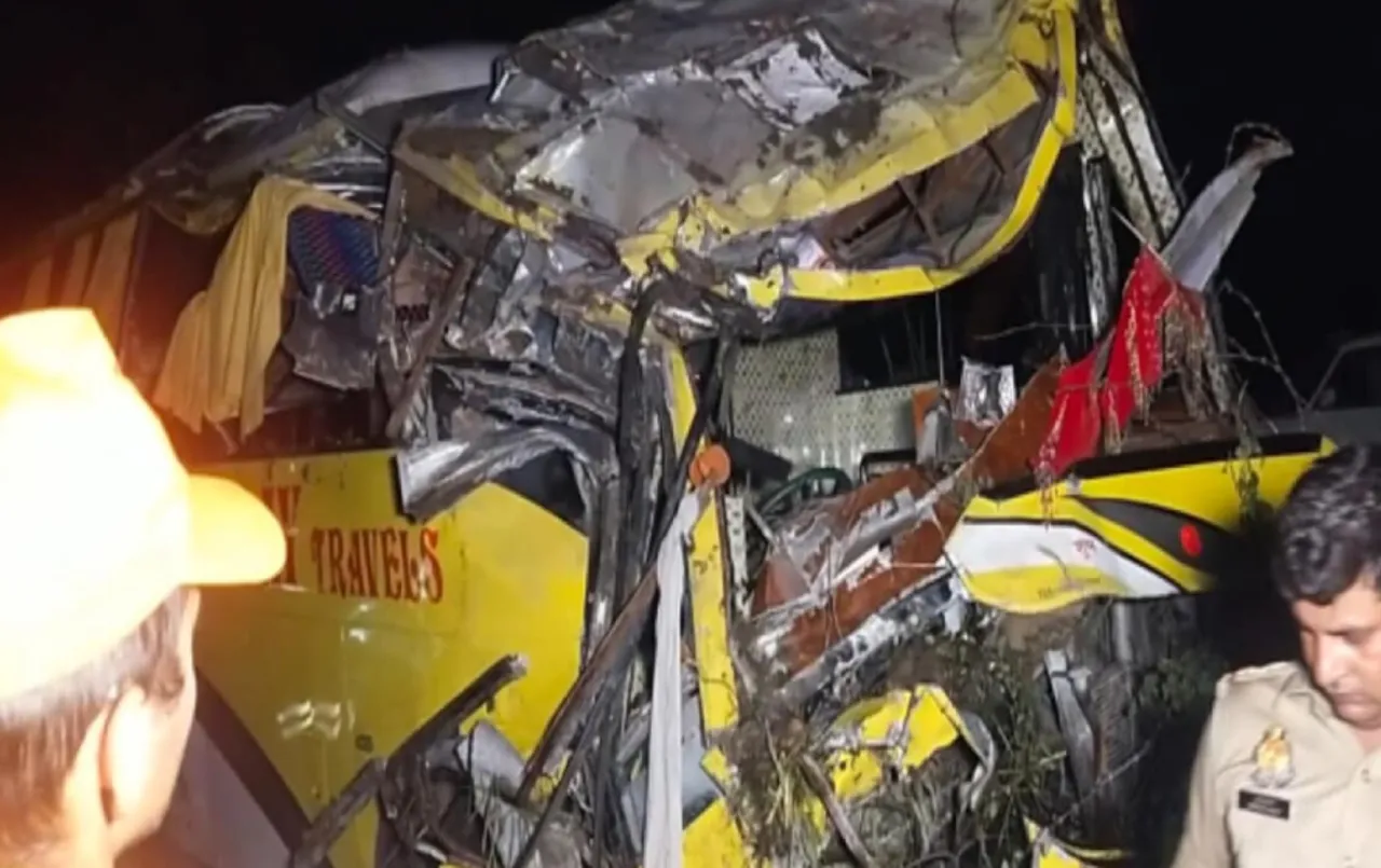Agra Lucknow Expressway: लखनऊ-आगरा एक्सप्रेसवे पर भीषण सड़क हादसा, कार और डबल डेकर बस में टक्कर, 7 लोगों की मौत,40 घायल