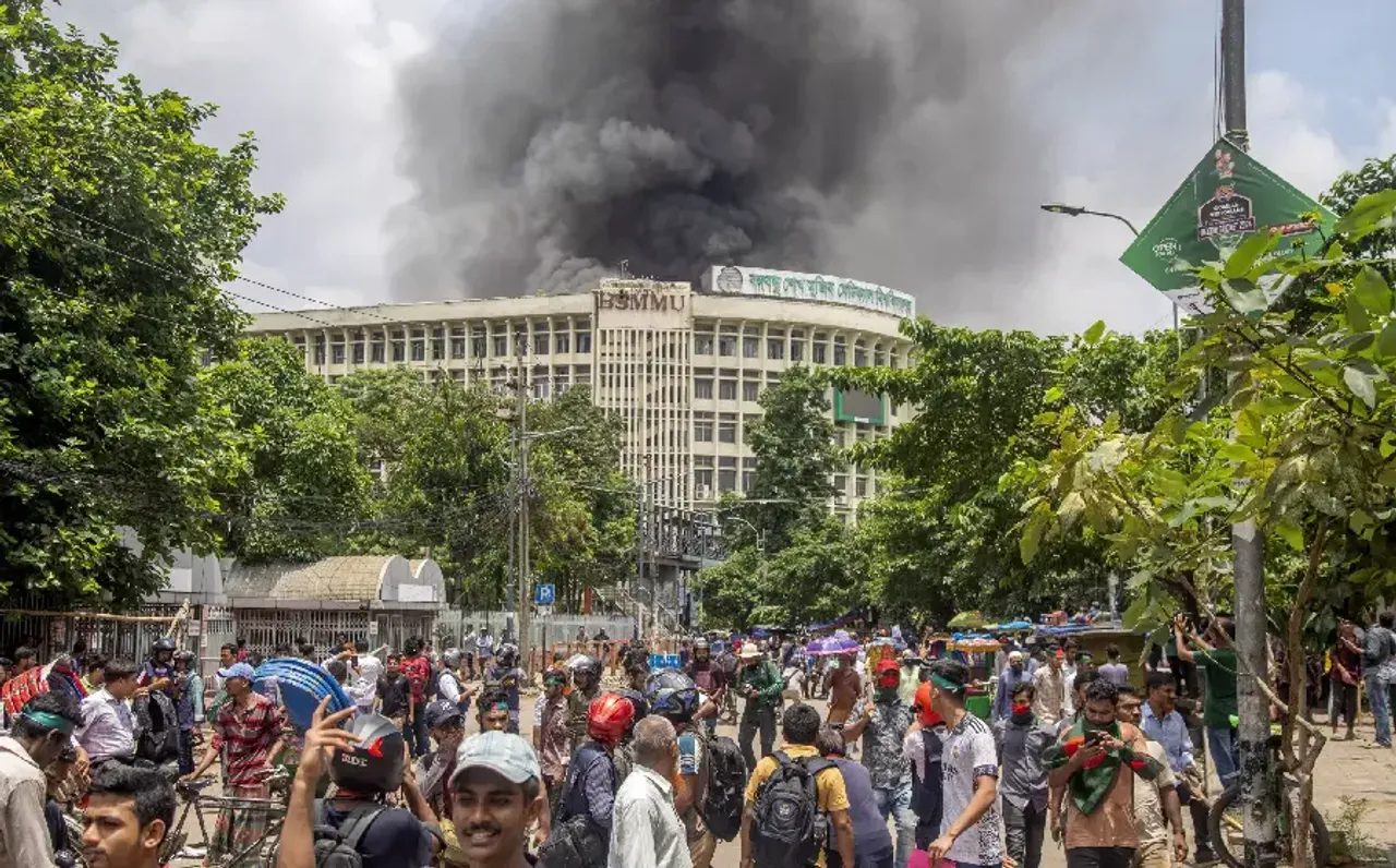 Bangladesh Situation: पड़ोसी देश में मची खलबली, शेख हसीना के बाद अवामी लीग के नेता छोड़ रहे हैं देश; SC के जज भी फरार