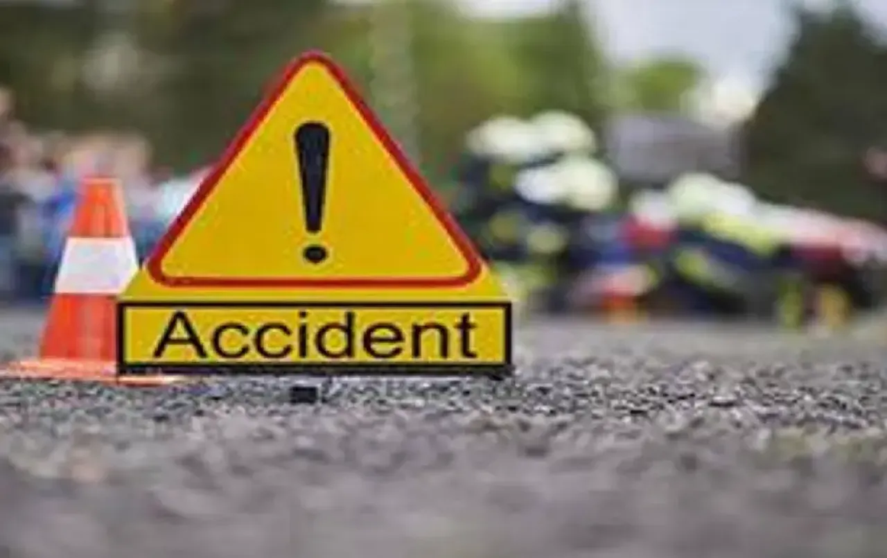 CG Balodabazar Accident: पुलिस की गाड़ी में ट्रक ने मारी जोरदार टक्‍कर, चार जवान घायल; 4 मवेशी की मौत