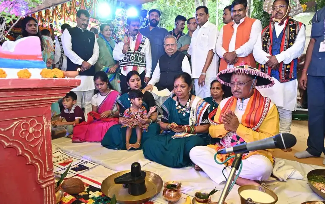 CG Hareli Tihar Today: हरेली तिहार के रंग में सराबोर CM हाउस, छत्‍तीसगढ़ी पोशाक में विष्‍णुदेव साय ने की पूजा