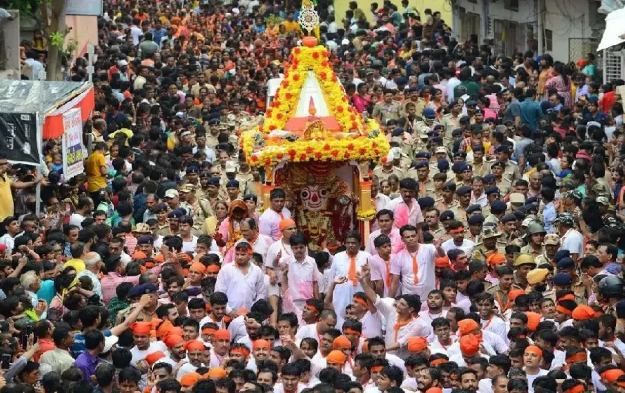 CG Jagannath Rath Yatra 2024: सीएम साय से रथ के आगे सोने की झाड़ू से बुहारा, अग्रवाल कलश लेकर आगे-आगे चले; उमड़ी भीड़