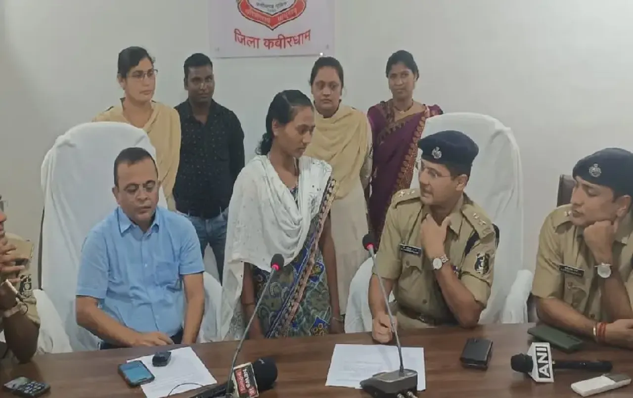 CG Naxal News: 13 लाख की इनामी नक्सली महिला ने किया सरेंडर, 2016 से थी एक्टिव; पुनर्वास योजना के तहत दिए इतने रुपए