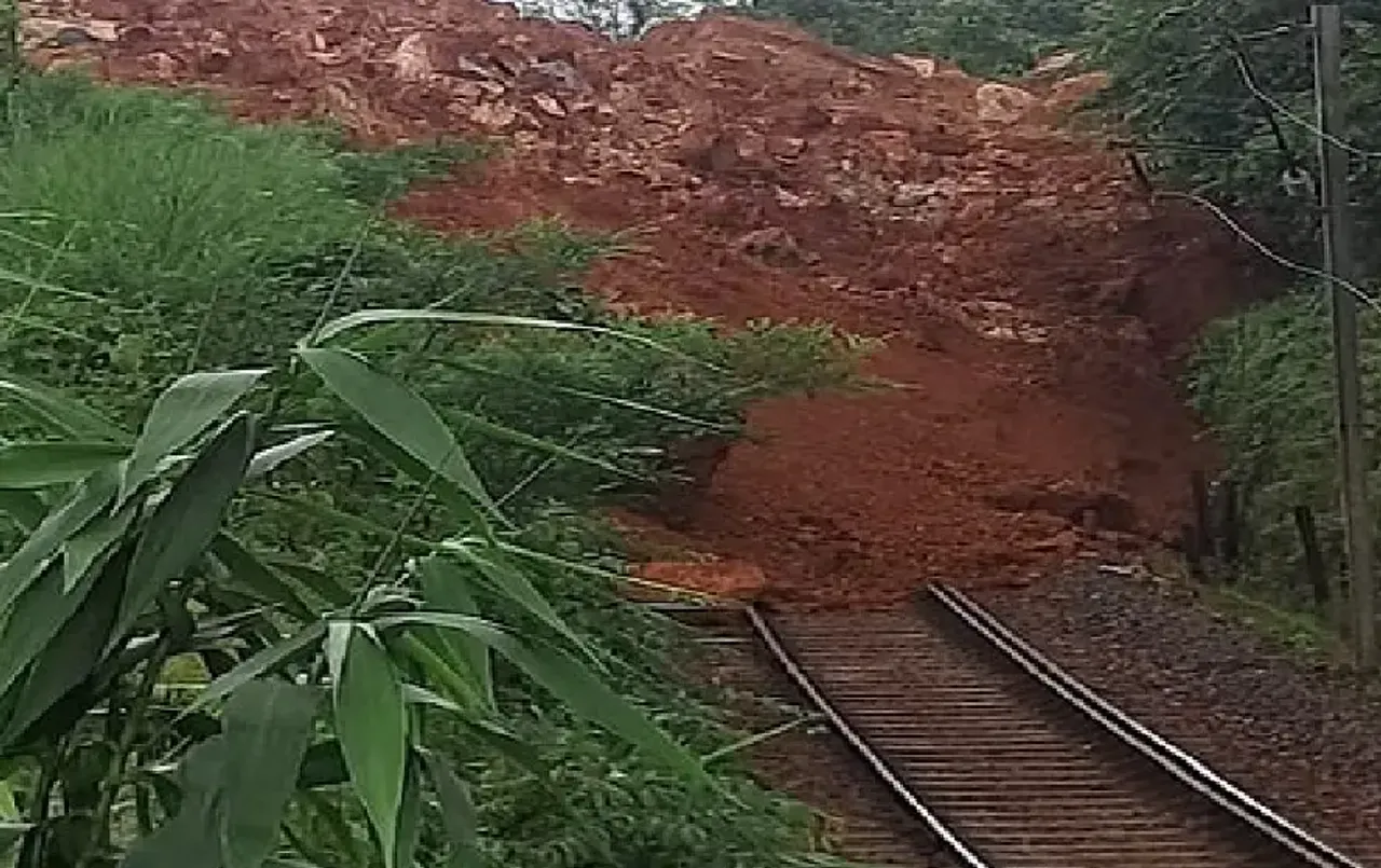 CG Railway News: केके रेल मार्ग पर लैंडस्‍लाइड,  31 तक रायगड़ा से घूमकर आएगी एक्‍सप्रेस, दंतेवाड़ा में रोकेंगे पैसेंजर
