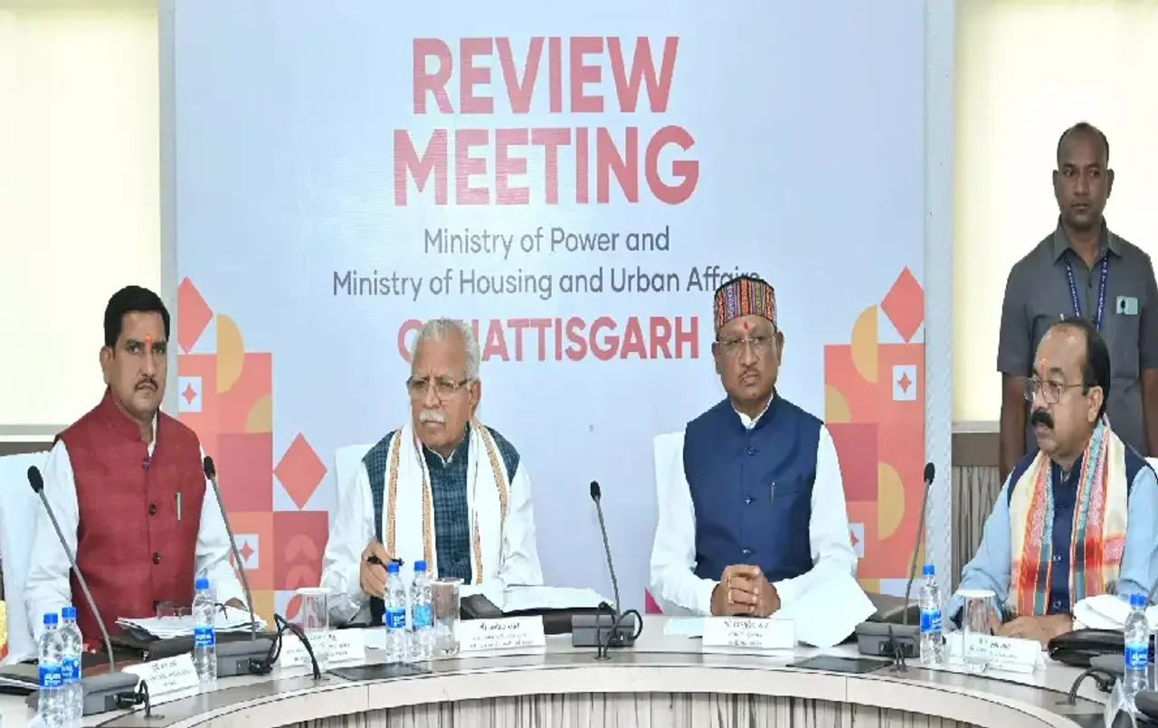 CG Review Meeting: मंत्री खट्टर को प्रेजेंटेशन में दिखाया सरकार कैसे आवास और शहरी विकास के लिए नई योजनाएं बनाएगी