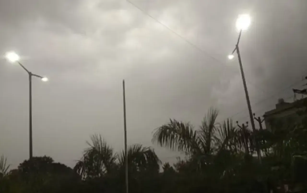 CG Weather Today Alert: प्रदेश के 10 जिलों में यलो अलर्ट, तीन घंटे में आंधी के साथ होगी बारिश, कोरबा में सूखा