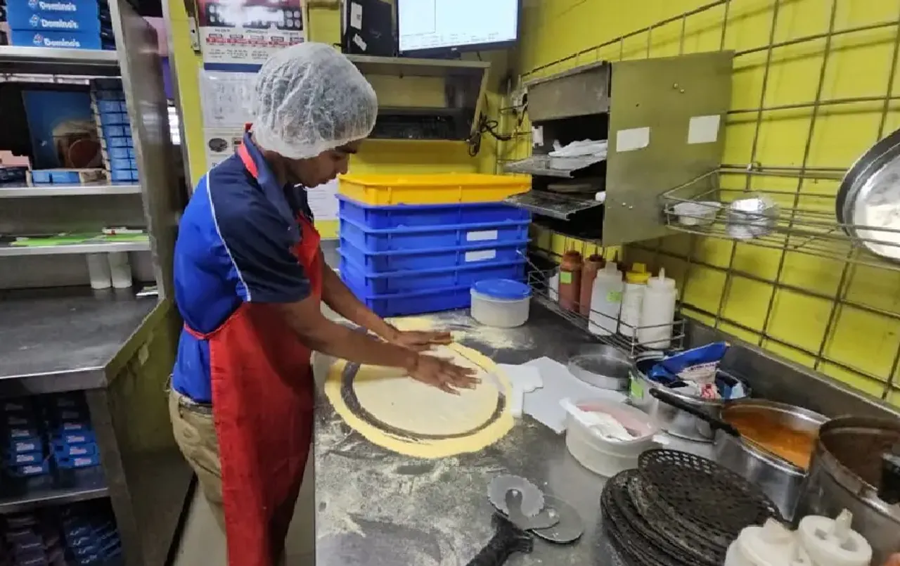 Chhattisgarh Durg News: डोमिनोज-मैकडॉनल्‍ड्स के एक ही किचन में बन रहा था वेज और नॉनवेज पिज्‍जा, खाद्य विभाग का एक्‍शन