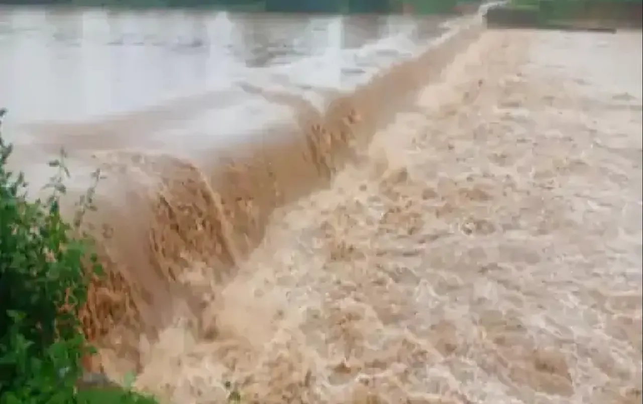 Chhattisgarh Monsoon Alert: छत्तीसगढ़ में बारिश से नदी-नाले उफान पर, कई गांवों में बाढ़ की स्थिति