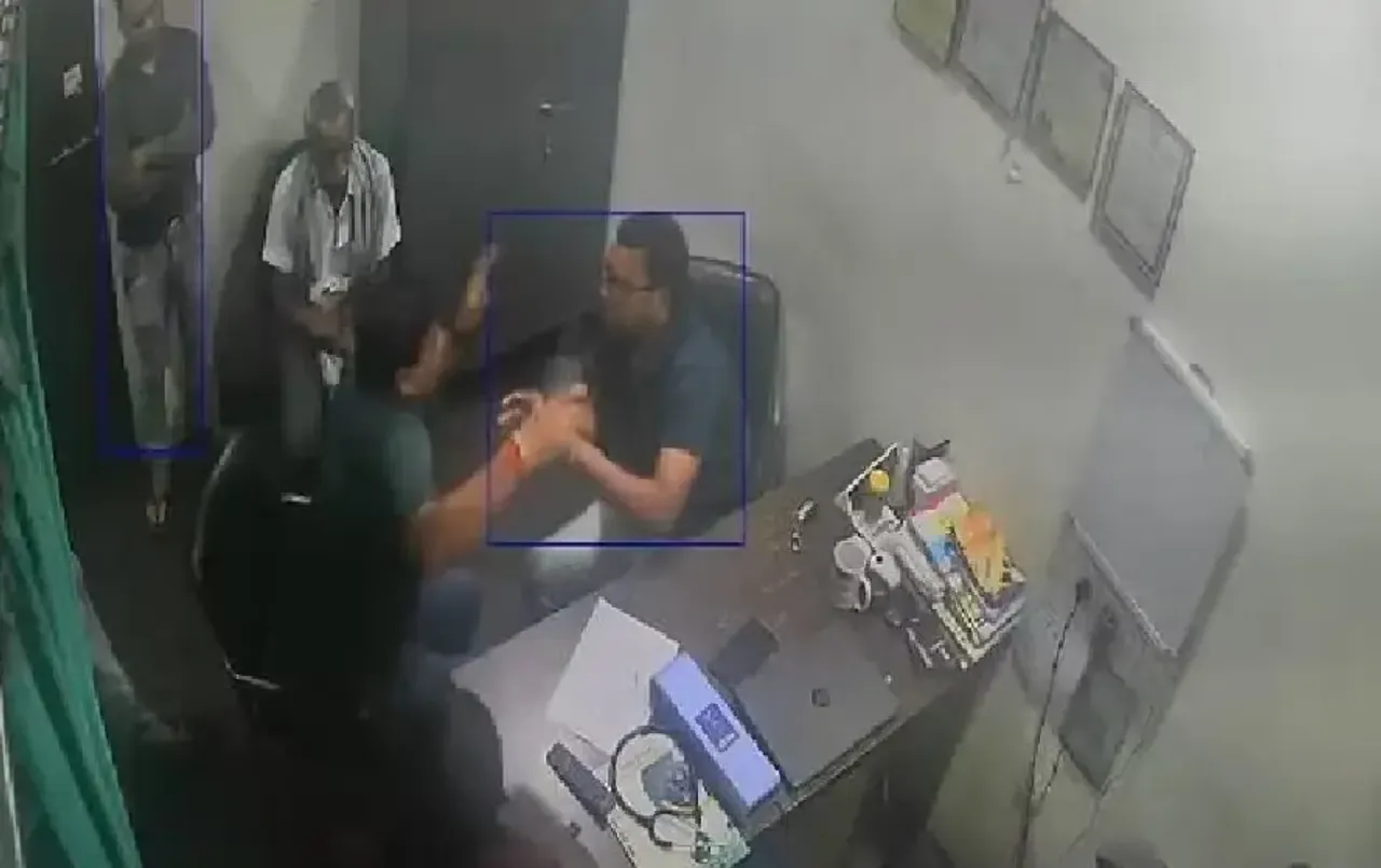 Chhattisgarh News: बीजेपी नेता ने हॉस्पिटल में घुसकर प्रबंधक को पीटा, इस बात को लेकर हुआ विवाद