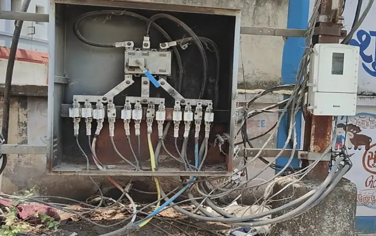 Danger From Electricity in CG: खुले ट्रांसफार्मर्स के पैनल बॉक्‍स मौत को दे रहे दावत, हर साल करंट से 12 हजार मौतें