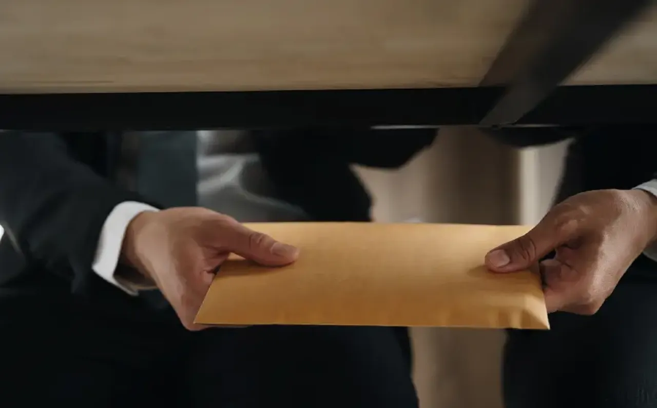 News: CBI ने ED के बड़े अधिकारी को रिश्वत लेते किया गिरफ्तार, ज्वैलर्स से मांग रहा था इतने लाख रुपए; रंगे हाथों पकड़ा