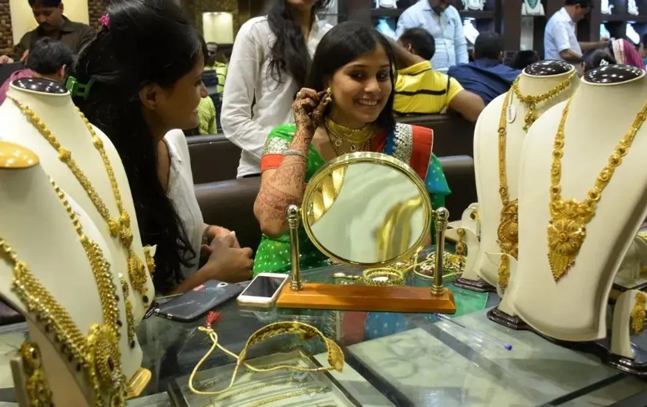 इंदौर बाजार भाव: सोना 73 हजार के पार, चांदी की चमक भी बढ़ी; यहां चेक करें ताजा रेट