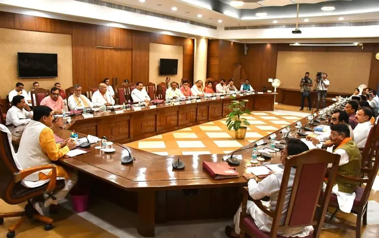 MP Cabinet Decision 2024: मध्यप्रदेश में कलेक्टर लेंगे गौवंश का परिवहन करने वालों पर एक्शन, राजसात होंगे वाहन