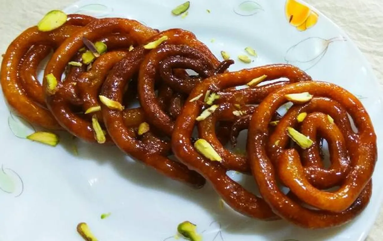 MP Jabalpur Famous Food: मीठे खाने के शौक़ीन, घर पर तैयार करें जबलपुर की फेमस गुलाब जल वाली जलेबी, फॉलो करें ये रेसिपी