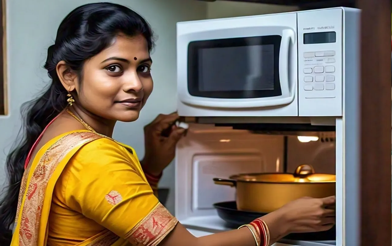 Microwave Amazing Hacks: किचन में खाना गरम करने के साथ-साथ माइक्रोवेव कर सकता है और भी कमाल, जानें कैसे करें इस्तेमाल
