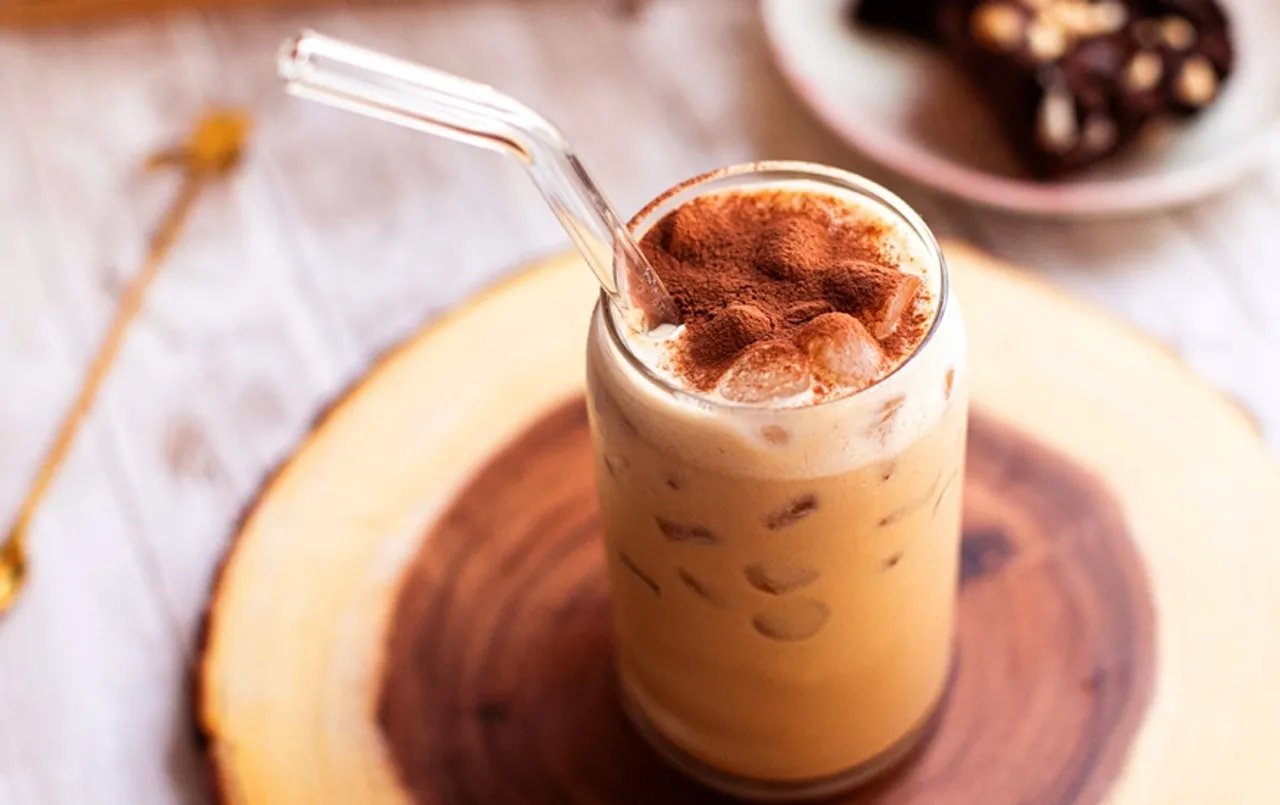 Peanut Butter Cold Coffee: कोल्ड कॉफी पीने के हैं दीवाने तो एक बार पीनट बटर वाली कोल्ड कॉफी को जरूर करें ट्राय